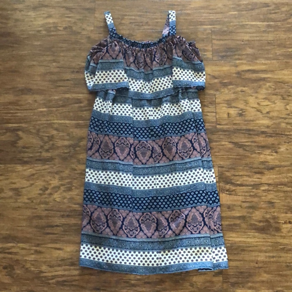 Really pretty dress never worn!